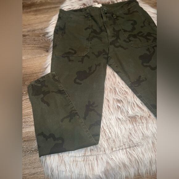 Sanctuary women’s camouflage pants - Picture 2 of 9
